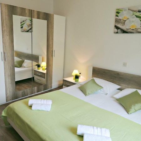 Apartments Jelena Pag Town Extérieur photo