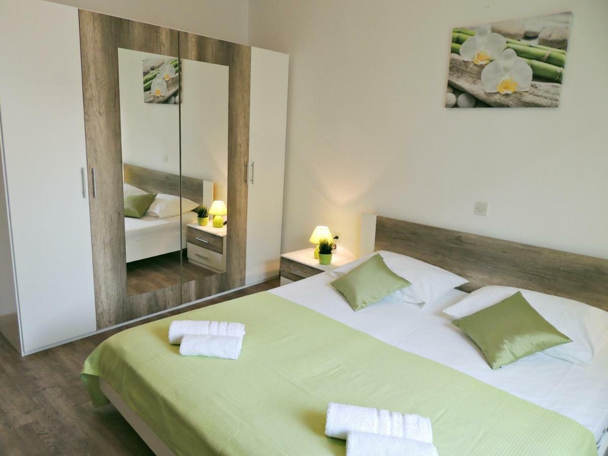 Apartments Jelena Pag Town Extérieur photo