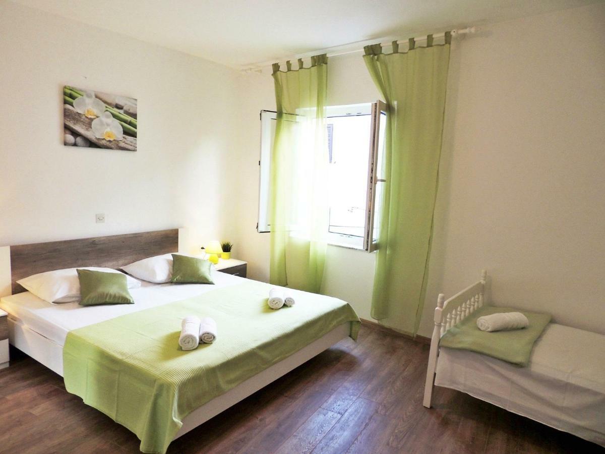 Apartments Jelena Pag Town Extérieur photo